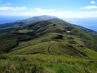 gruene-huegel-pico-azoren-sao-jorge_pico-esperanca