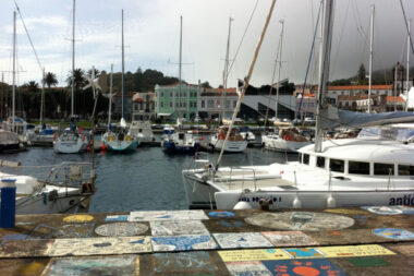 blick-in-den-hafen-horta-faial